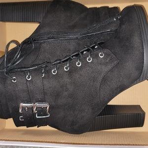 Double Buckle Block Heel Bootie Size 7